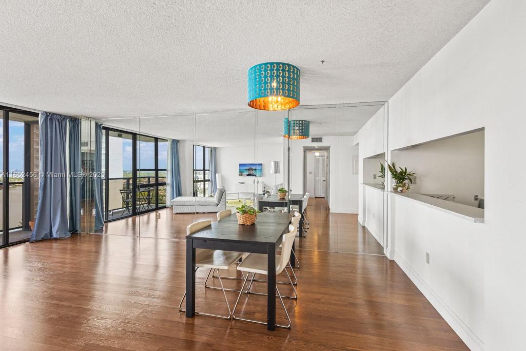 600 NE 36th St 1810, Miami, Florida 33137, Amerika Birleşik Devletleri