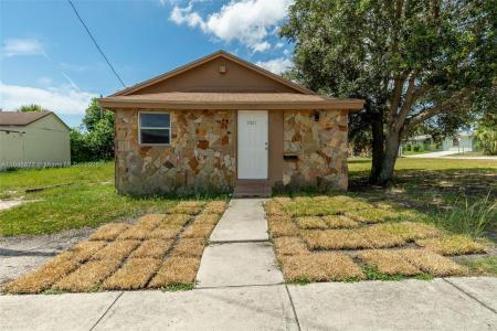 1021 W 33rd St, Riviera Beach, Florida 33404, USA