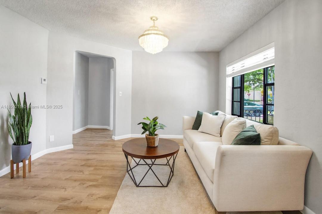 5921 SW 13th Ter, West Miami, פלורידה 33144, ארצות הברית של אמריקה 