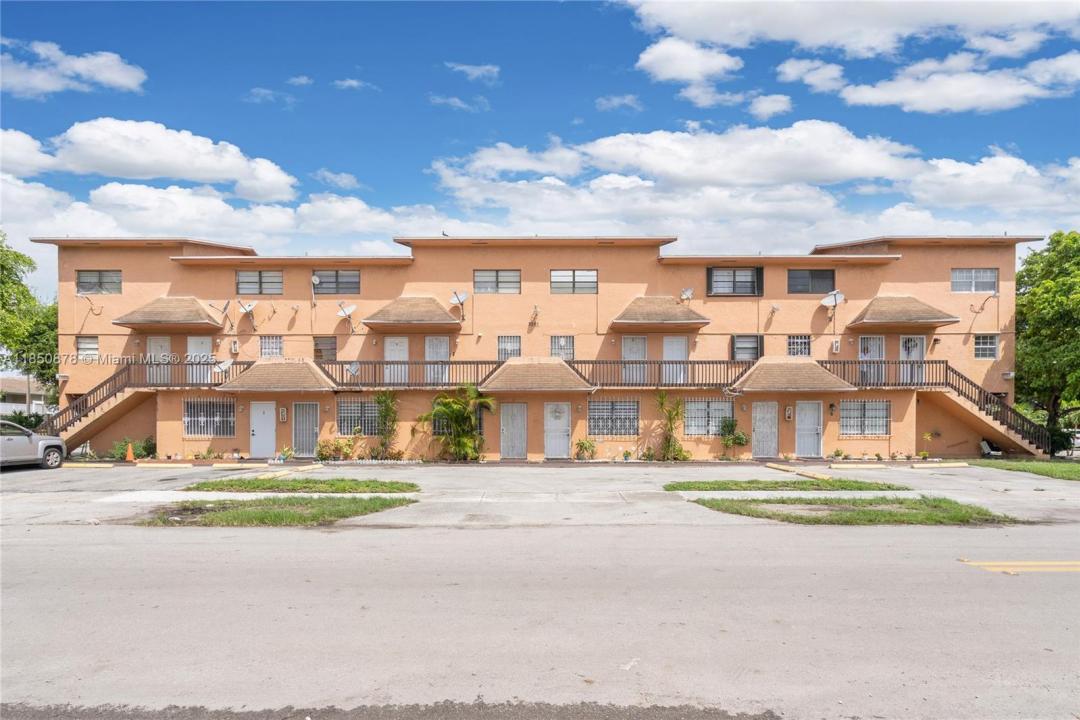 2261 W 53rd St 13, Hialeah, Флорида 33016, Соединенные Штаты