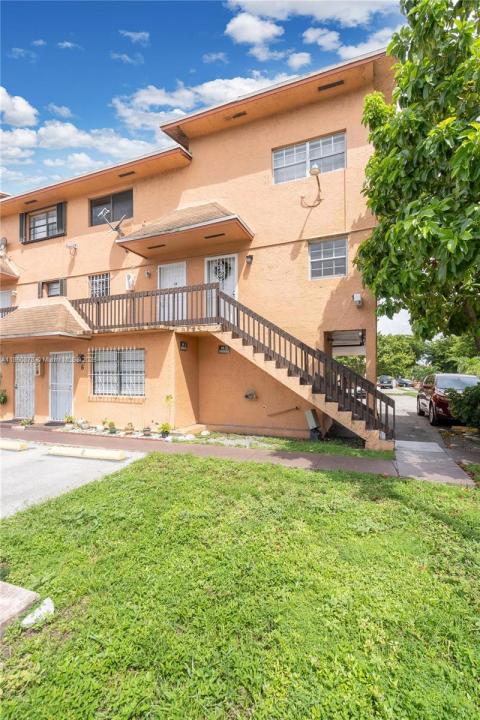 2261 W 53rd St 13, Hialeah, Флорида 33016, Соединенные Штаты
