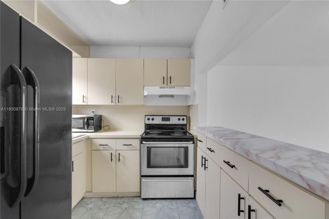 2261 W 53rd St 13, Hialeah, Флорида 33016, Соединенные Штаты