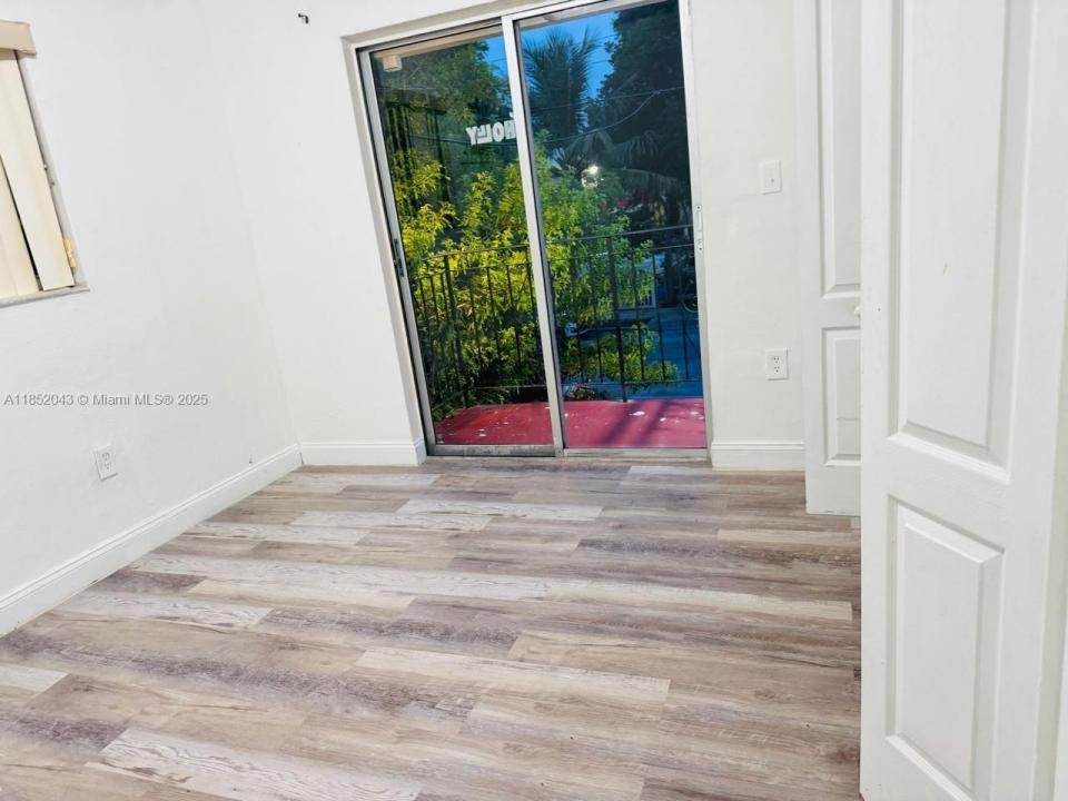 932 NW 5th St, Miami, 佛羅里達州 33128, 美國