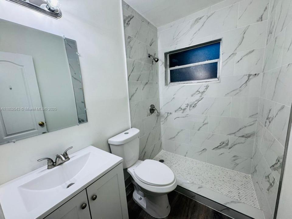 932 NW 5th St, Miami, 佛羅里達州 33128, 美國