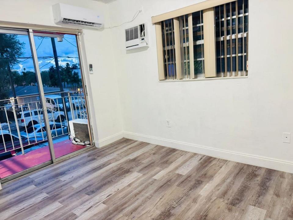 932 NW 5th St, Miami, 佛羅里達州 33128, 美國