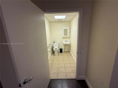 1073 NE 125th St, North Miami, Florida 33161, USA