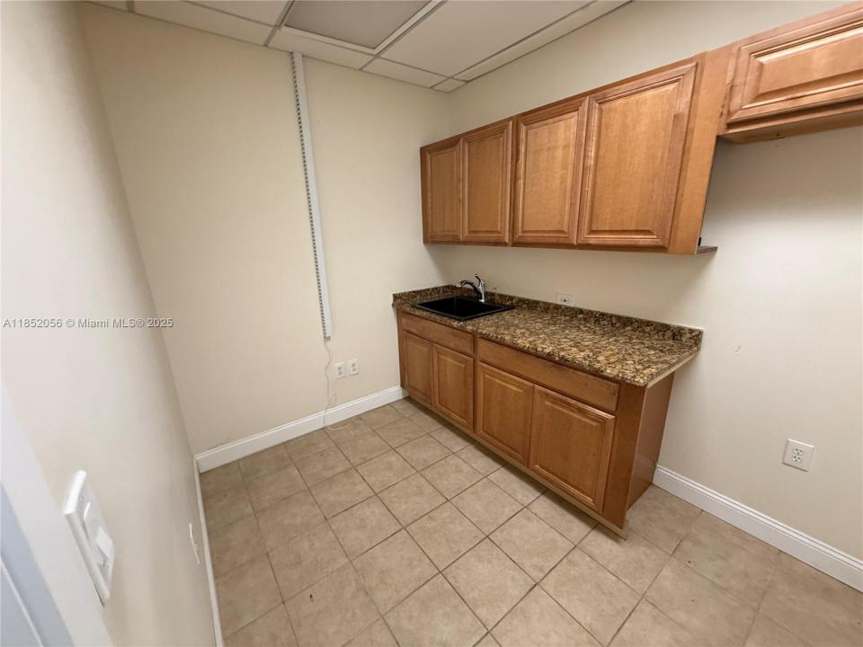 1073 NE 125th St, North Miami, Florida 33161, Estados Unidos