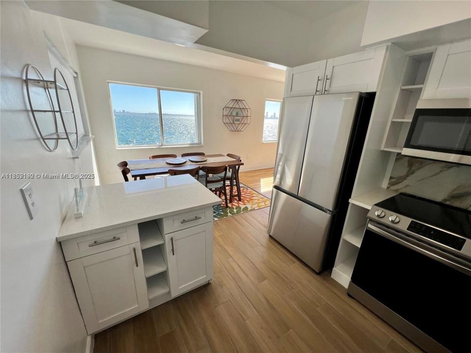 1840 S Treasure Dr 11, North Bay Village, Florida 33141, Stati Uniti