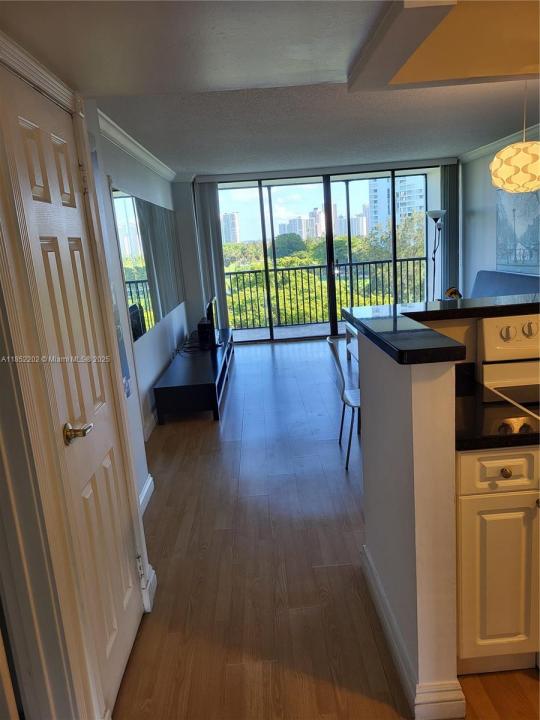 3475 N Country Club Dr 704, Aventura, Florida 33180