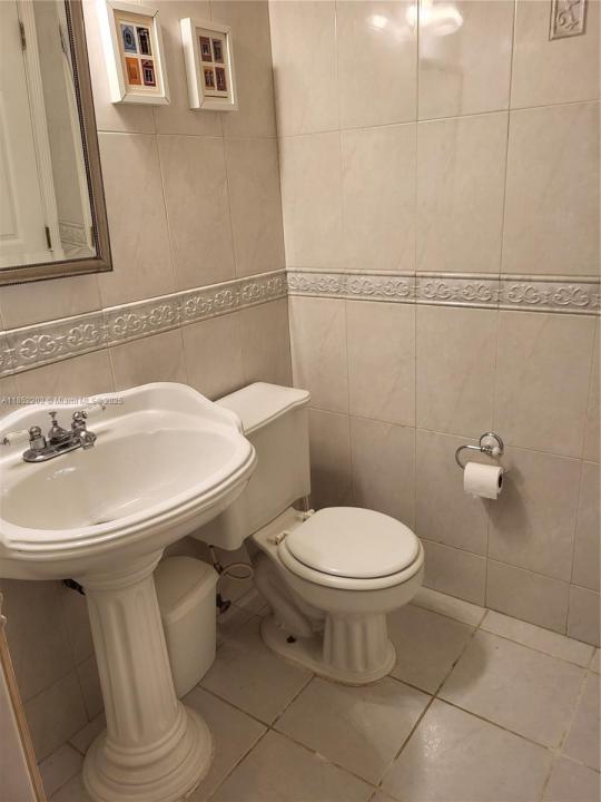 3475 N Country Club Dr 704, Aventura, Florida 33180