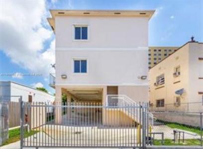 1063 SW 2nd St 2, Miami, Florida 33130, USA