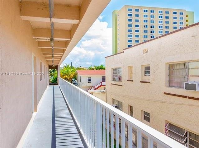 1063 SW 2nd St 2, Miami, Florida 33130, HOA KỲ