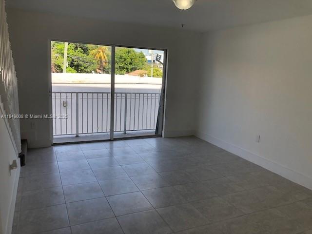 1063 SW 2nd St 2, Miami, Florida 33130, HOA KỲ