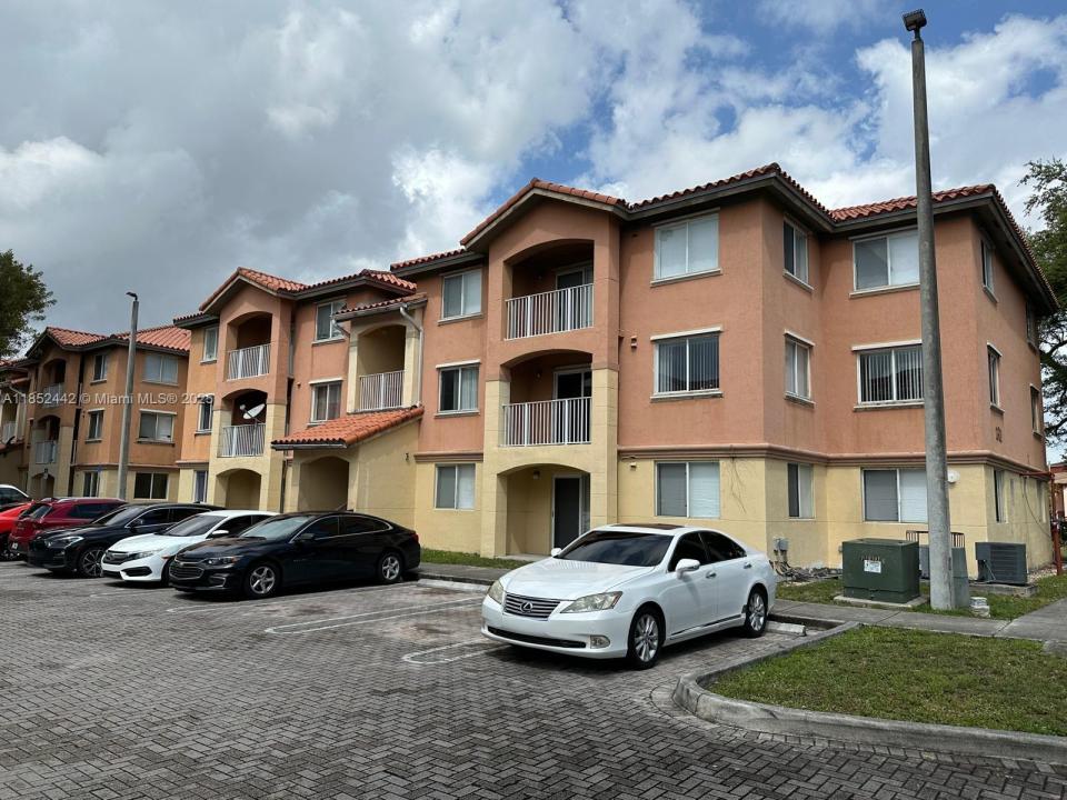 17602 NW 25th Ave 208, Miami Gardens, פלורידה 33056, ארצות הברית של אמריקה 