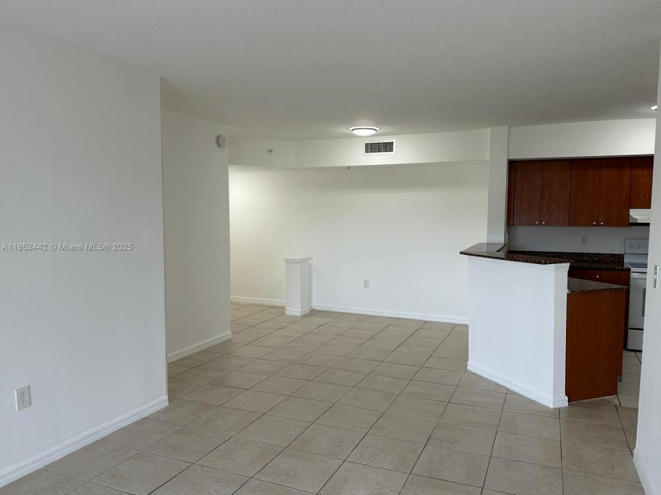 17602 NW 25th Ave 208, Miami Gardens, פלורידה 33056, ארצות הברית של אמריקה 