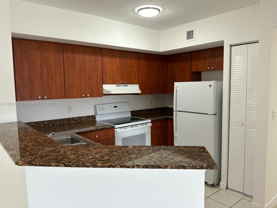 17602 NW 25th Ave 208, Miami Gardens, פלורידה 33056, ארצות הברית של אמריקה 