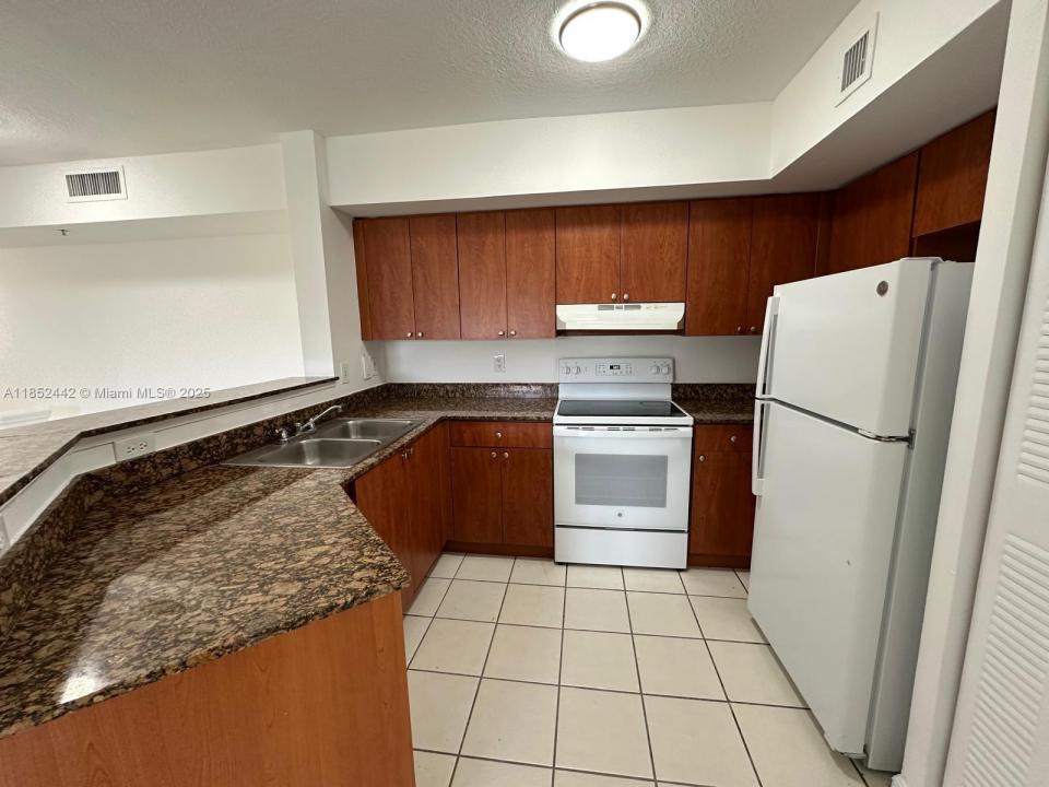 17602 NW 25th Ave 208, Miami Gardens, פלורידה 33056, ארצות הברית של אמריקה 