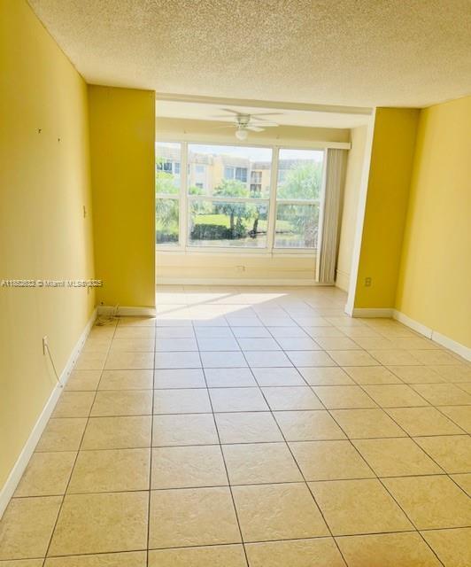 8325 Sunrise Lakes Blvd 205, Sunrise, Florida 33322, USA