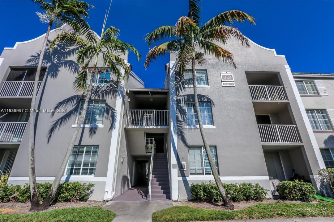 11133 SW 8th St 102, Pembroke Pines, Florida 33025, Amerika Birleşik Devletleri