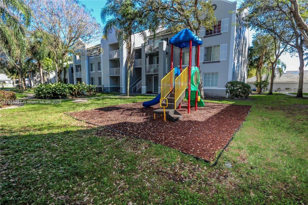 11133 SW 8th St 102, Pembroke Pines, Florida 33025, Amerika Birleşik Devletleri