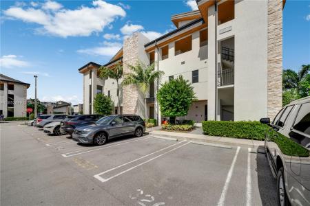 10425 NW 82nd St 4, Doral, Florida 33178, USA
