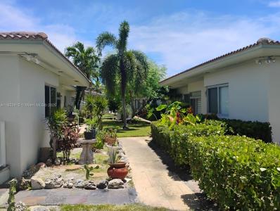2200 Bay Dr 3, Miami Beach, Florida 33141, USA