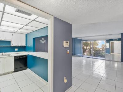 4172 Inverrary Dr 306, Lauderhill, Florida 33319, USA