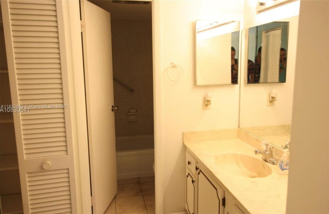 6361 N Falls Cir Dr 109, Lauderhill, Florida 33319, Stati Uniti