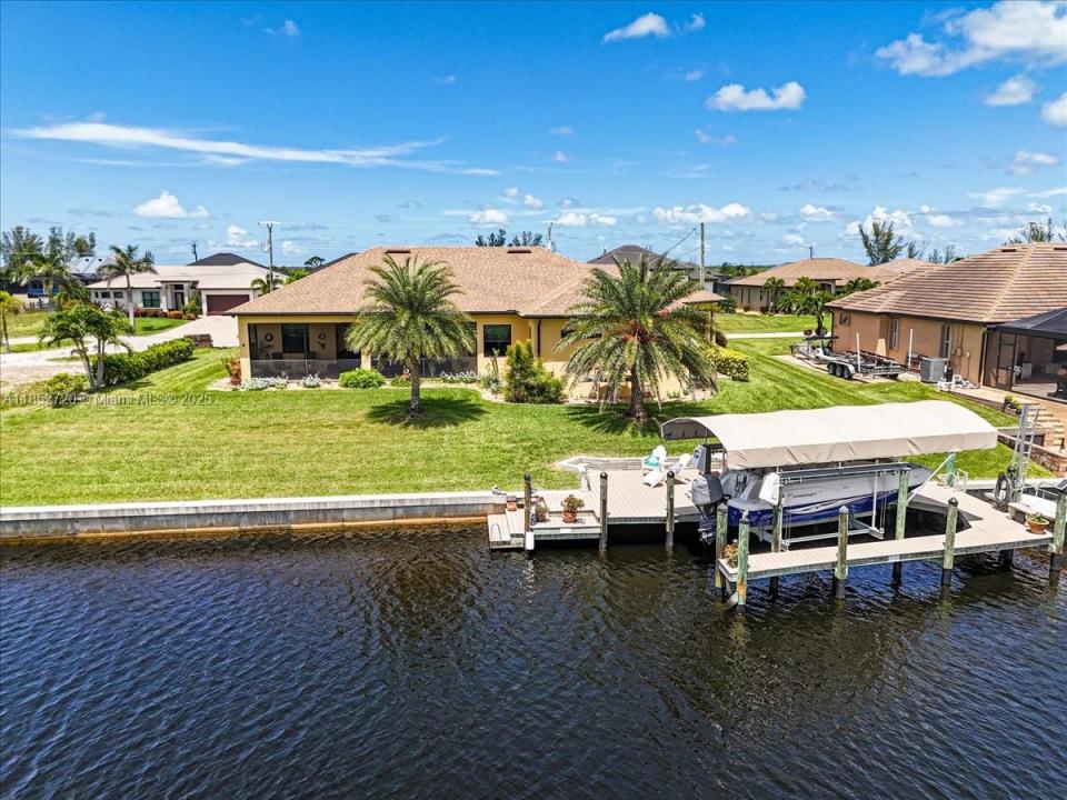 413 NW 39TH AVE, Cape Coral, Floryda 33993, USA