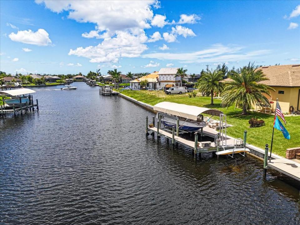413 NW 39TH AVE, Cape Coral, Floryda 33993, USA