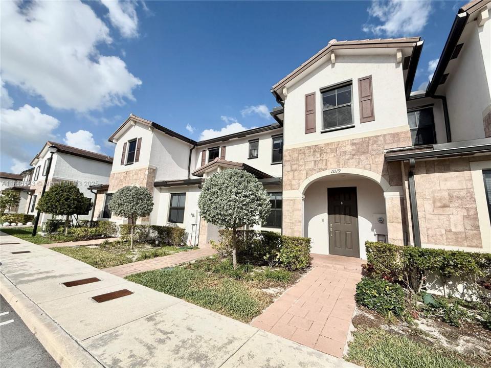 11119 W 34th Way 11119, Hialeah, Floryda 33018, USA