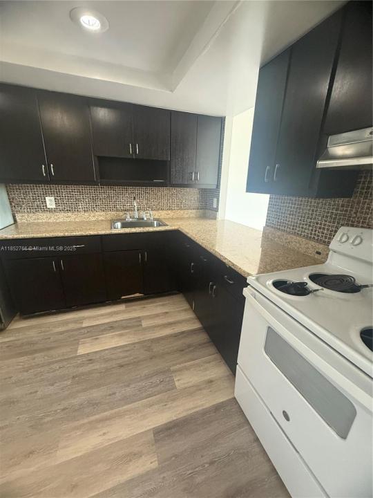 1351 NE Miami Gardens Dr 421E, Miami, Floride 33179, États-Unis