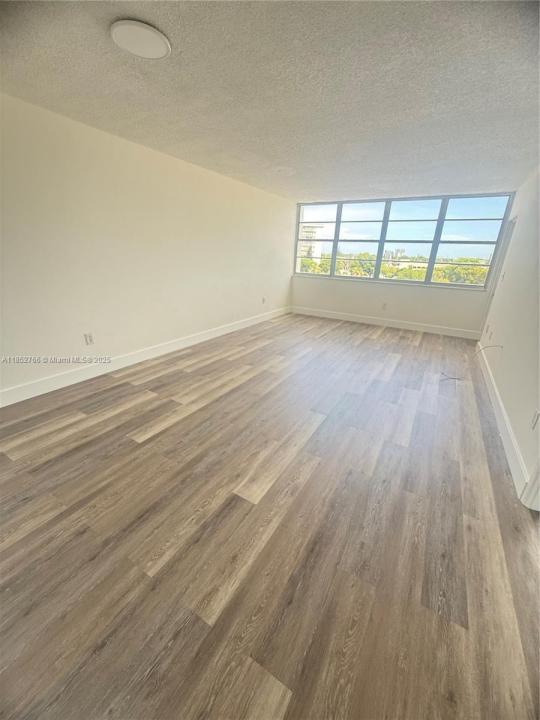 1351 NE Miami Gardens Dr 421E, Miami, Floride 33179, États-Unis