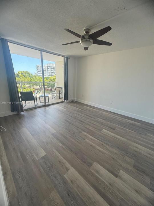 1351 NE Miami Gardens Dr 421E, Miami, Floride 33179, États-Unis