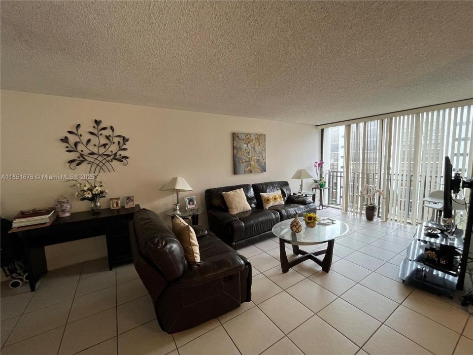 16909 N Bay Rd 707, Sunny Isles Beach, Florida 33160