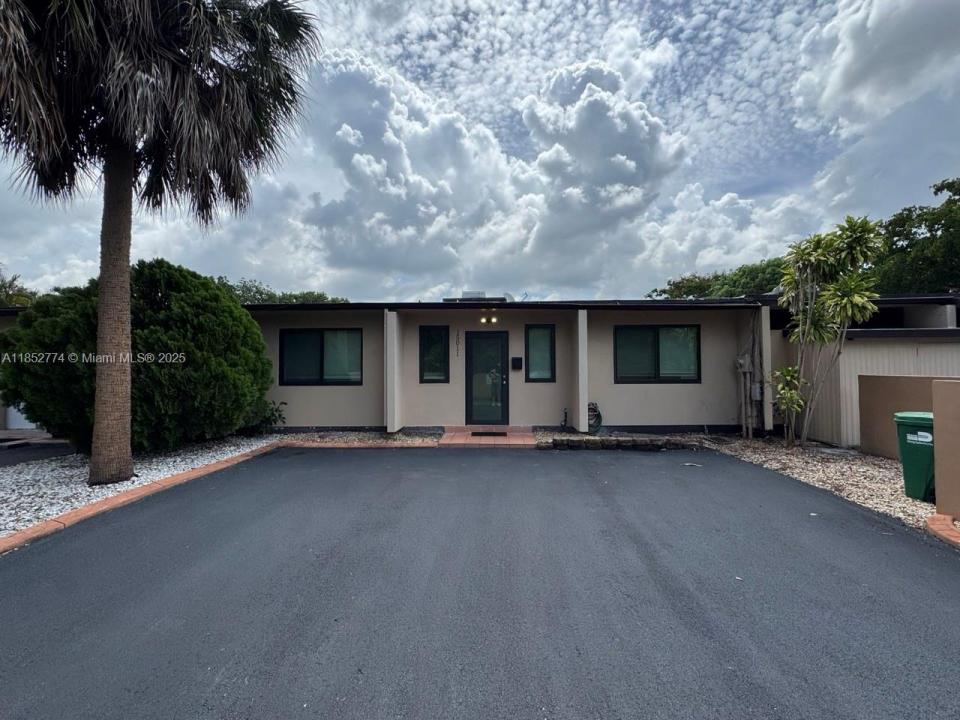 15011 Coconut Ct 15011, Miami Lakes, Florida 33014