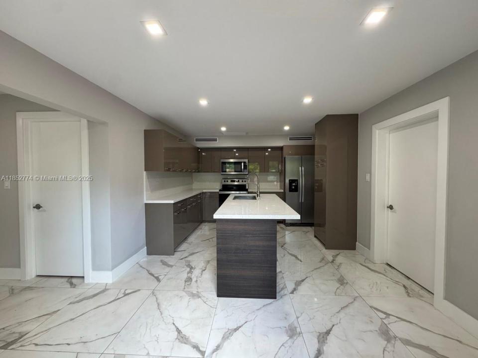 15011 Coconut Ct 15011, Miami Lakes, Florida 33014