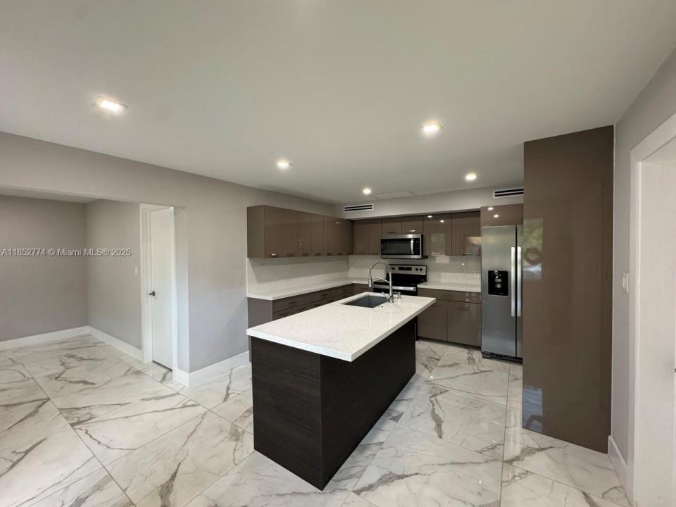 15011 Coconut Ct 15011, Miami Lakes, Florida 33014