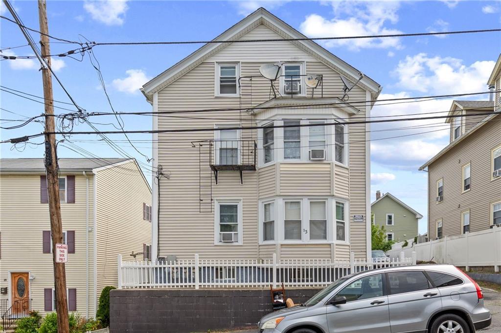 23 Tiffany Street, Central Falls, 罗得岛 02863, 美国