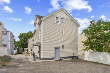 23 Tiffany Street, Central Falls, 罗得岛 02863, 美国