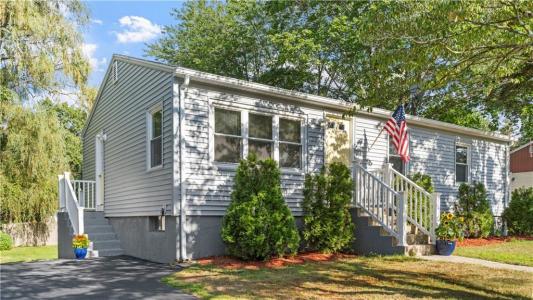 25 Douglas Circle, Smithfield, RI 02828, USA