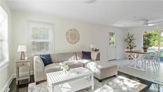 25 Douglas Circle, Smithfield, RI 02828, USA