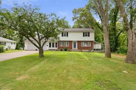 12 Azalea Drive, Westerly, RI 02891, USA