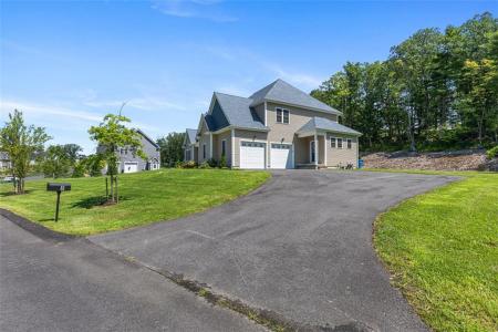8 Lyn Court, Cumberland, Rhode Island 02864, HOA KỲ
