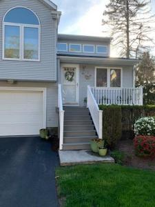 11 College Hill Road 5A, Warwick, RI 02886, USA