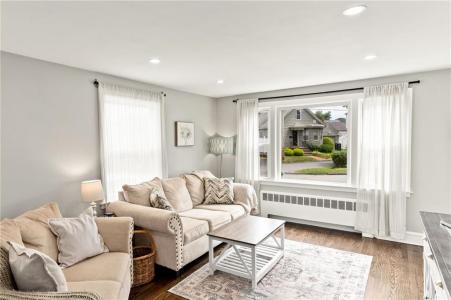 77 Rockwood Avenue, Cranston, 羅德島州 02920, 美國