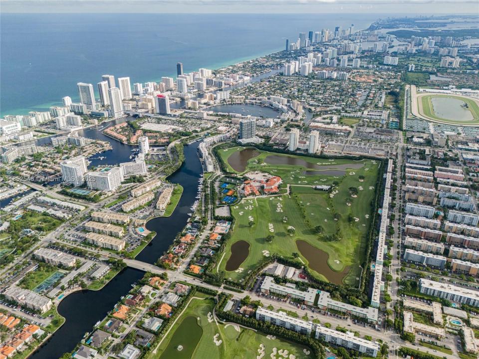 1745 E Hallandale Beach Blvd 1804W, Hallandale Beach, פלורידה 33009, ארצות הברית של אמריקה