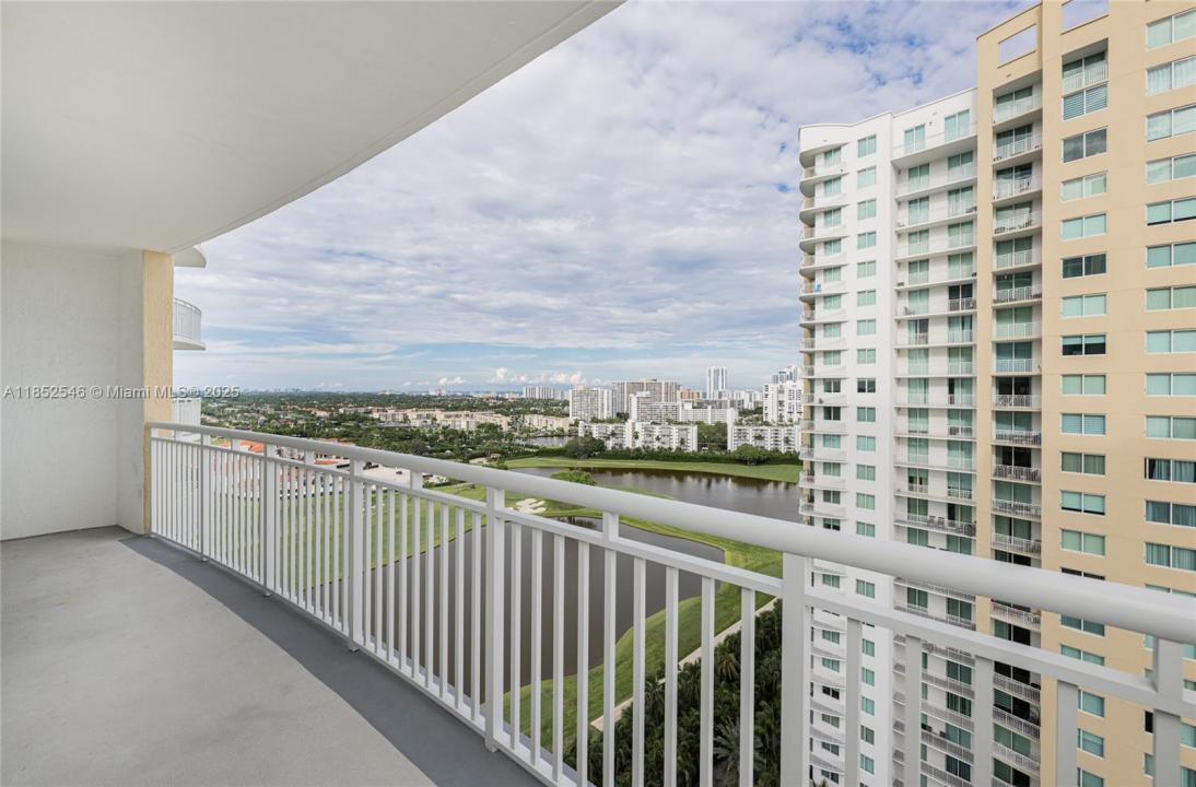 1745 E Hallandale Beach Blvd 1804W, Hallandale Beach, פלורידה 33009, ארצות הברית של אמריקה