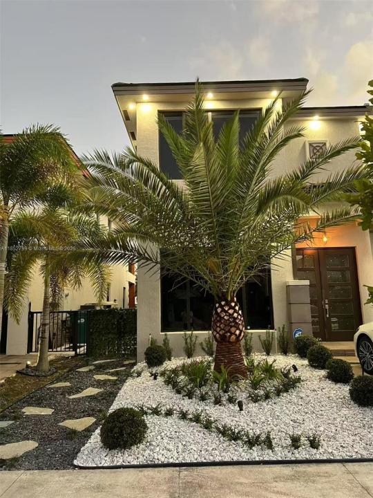 8910 NW 160th Ter, Miami Lakes, Florida 33018
