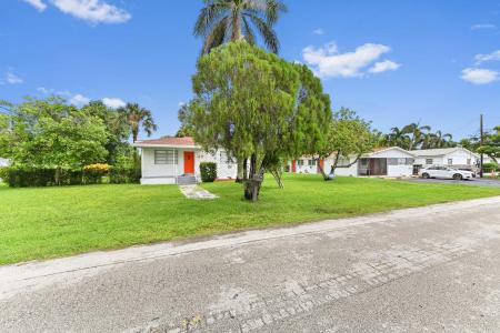 538 SW 7th Street, Hallandale Beach, Florida 33009